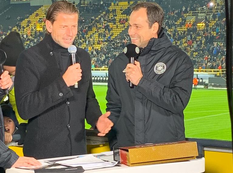 Daniel im Interview mit Ex-National-Torhüter Roman Weidenfeller im Stadion in Dortmund
