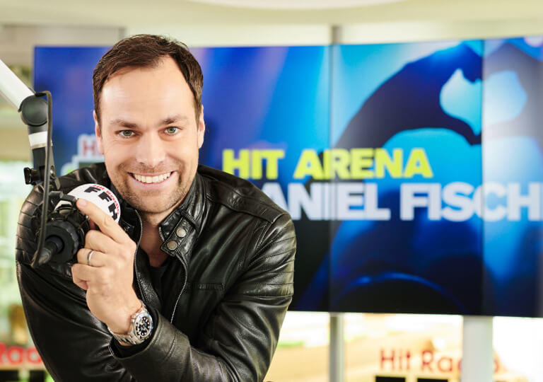 1,5 Millionen Menschen stehen jeden Morgen mit Daniel auf. Seit über 20 Jahren moderiert er bei Hessens privater Nummer 1. FFH