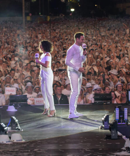 Daniel moderiert JUST WHITE - die Party ganz in weiss mit 25.000 Besuchern