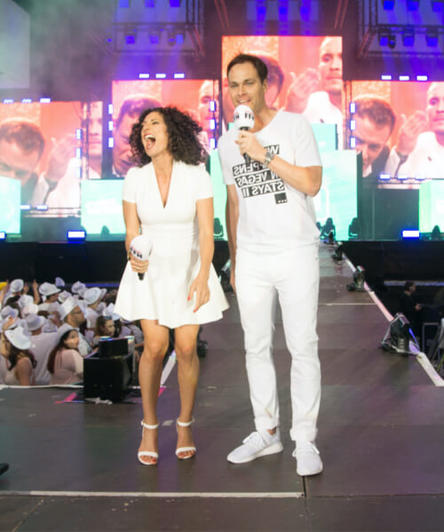 Daniel Fischer mit Kollegin Evren Gezer ganz in weiss - JUST WHITE auf dem Hessentag